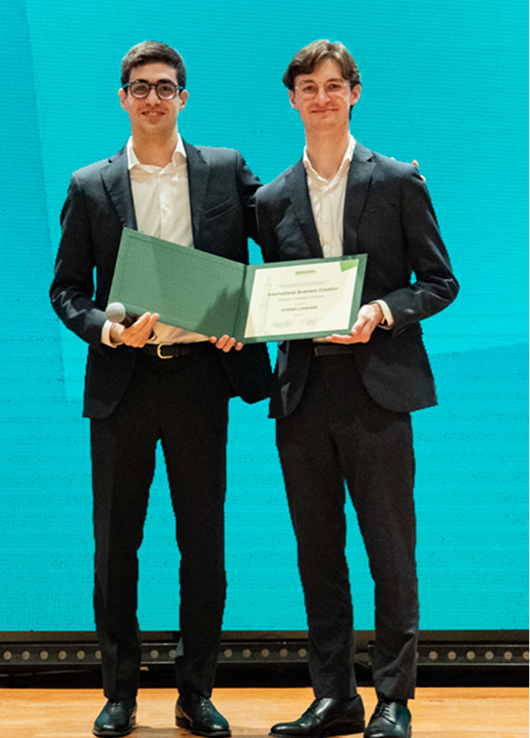 Kristian receiving award at Genoa ES